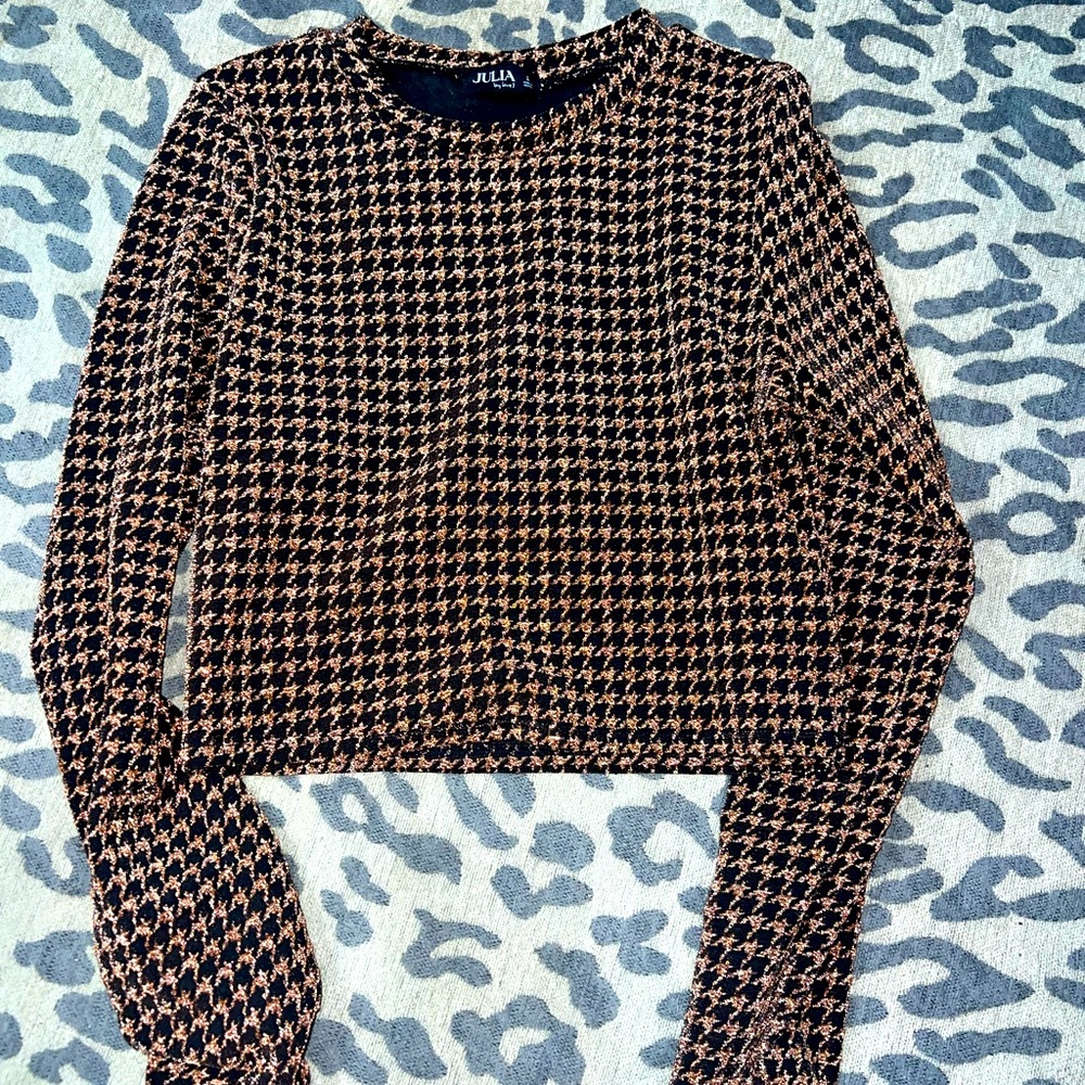 Stretchy top. It’s more of a copper/brown